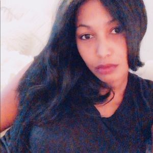 Meet your Posher, Carine